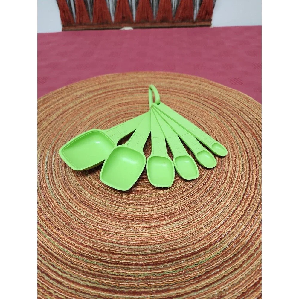 Vintage Tupperware Measuring Spoons On Ring 6 Piece Set Lime Green 1970's Groovy